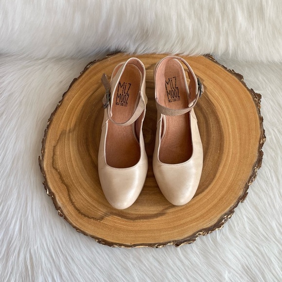 LIKE NEW Miz Mooz Janna leather heels - Picture 5 of 9